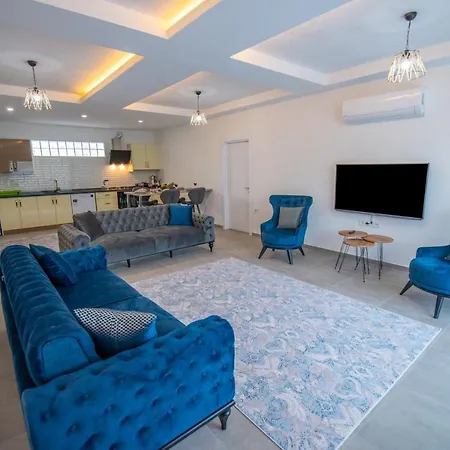 Villa Tomatoo1 *