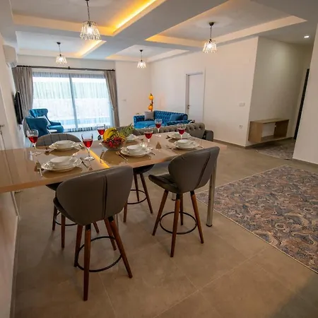 Villa Tomatoo1 *