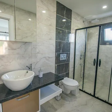 Villa Tomatoo1 *